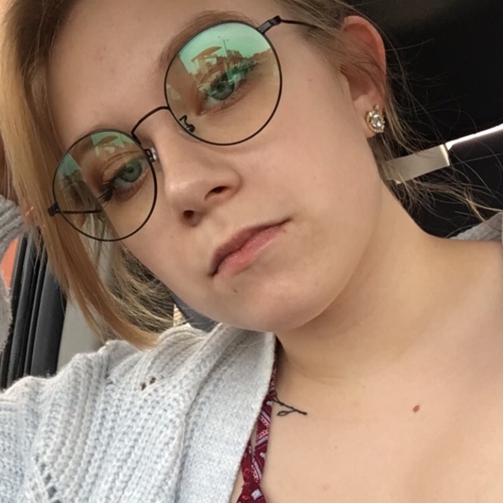 Meet your Posher, Ava